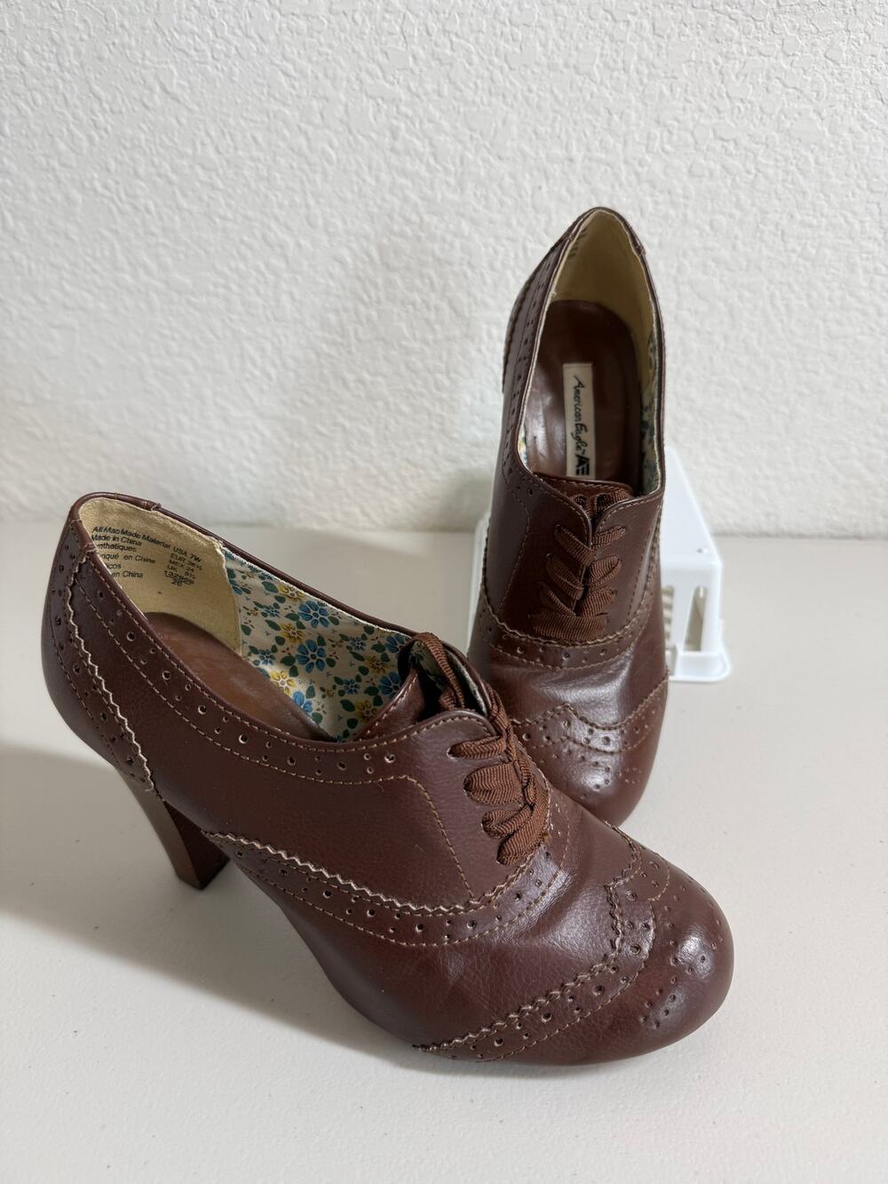 American Eagle Brown Ribbon Lace Up Oxford Heels Womens Size 7W